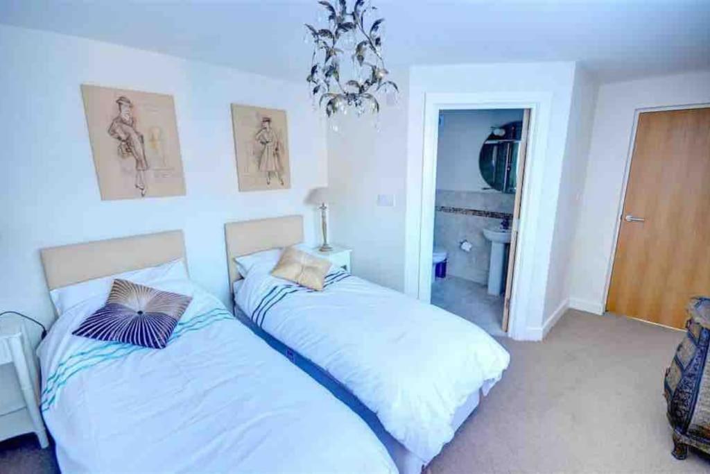 Seagull-charming Two Bed Ground Floor Retreat, Sleep 6 Apartment Scarborough
